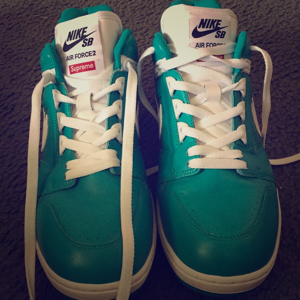 Nike x Supreme Air Force 2 SB